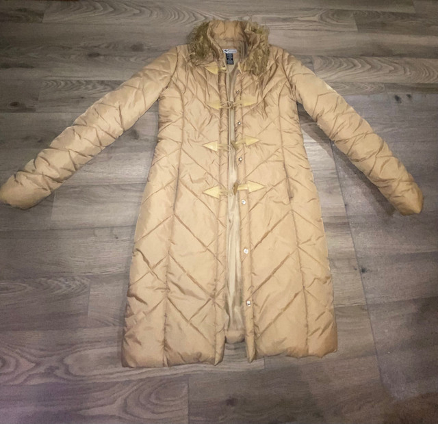 Manteau d’hiver pour femmes - Medium dans Femmes - Hauts et vêtements d'extérieur  à Ville de Montréal