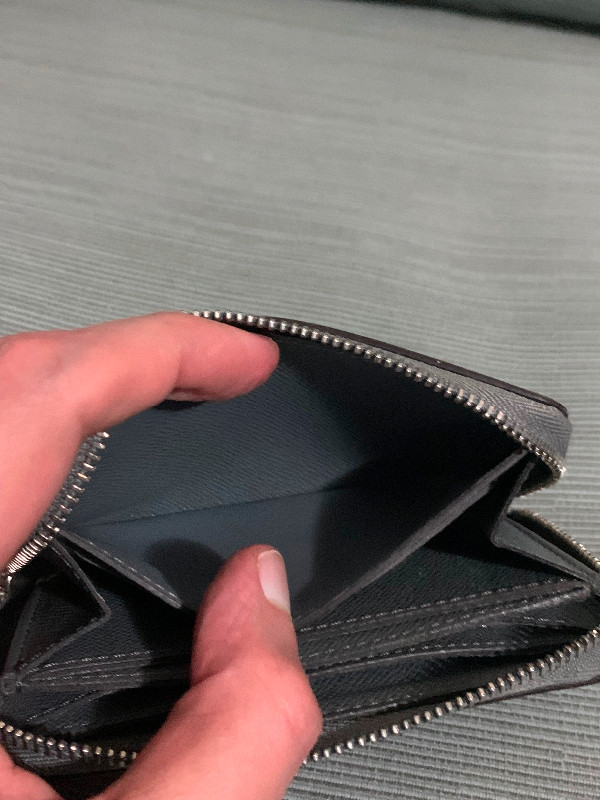 Authentic Louis Vuitton Taiga Zippy Zip Around Mini Wallet Purse in Women's - Bags & Wallets in Ottawa - Image 4