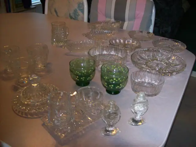 article de cuisine en cristal,plat hors d,oueuvre,vases,beurrier in Kitchen & Dining Wares in Laval / North Shore - Image 4
