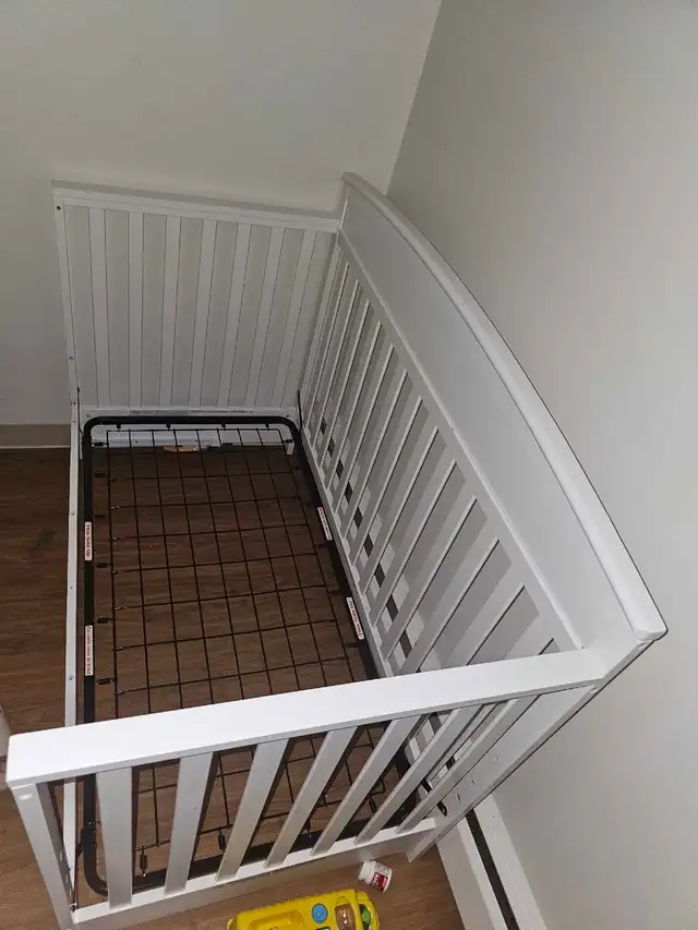 Graco Crib in Cribs in Edmonton - Image 4