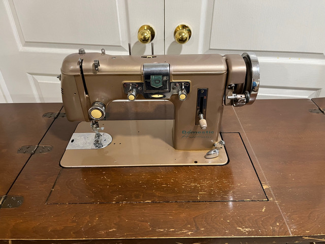 Vintage Domestic Sewing Machine  in Hobbies & Crafts in Strathcona County - Image 2