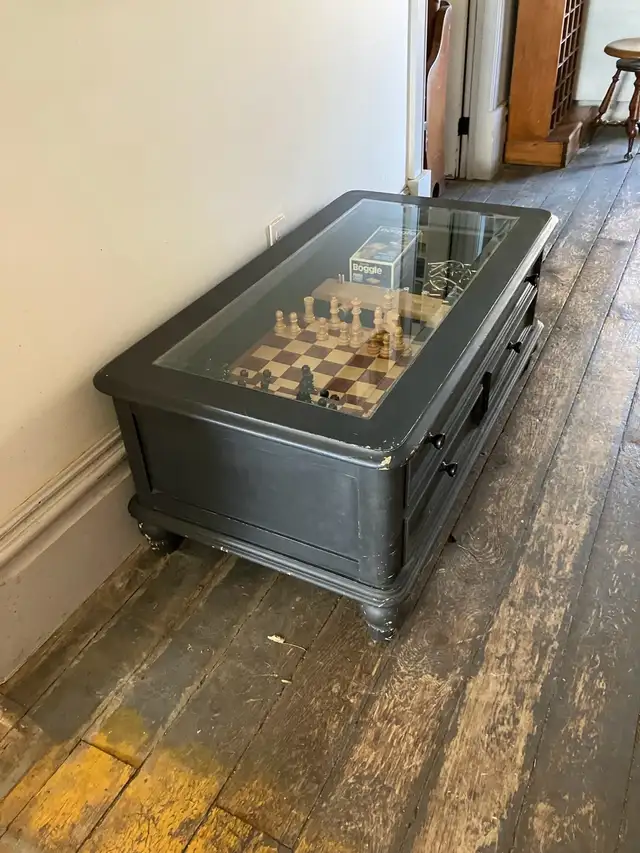 Coffee table with storage in Coffee Tables in Ottawa - Image 3