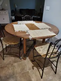 Pub table with 4 chairs and 2 additional chairs