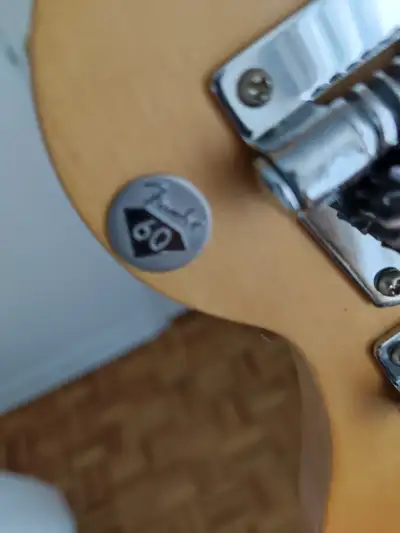 Fender Precision Bass 60e Anniversaire – MIM – Rouge !, View more