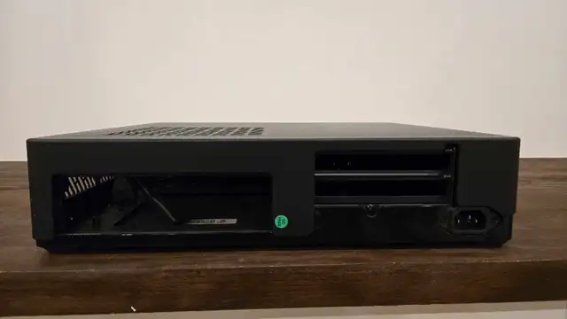Fractal Design Node 202 - SFF Mini-ITX Case (Black) w/ Riser in System Components in Oakville / Halton Region - Image 4