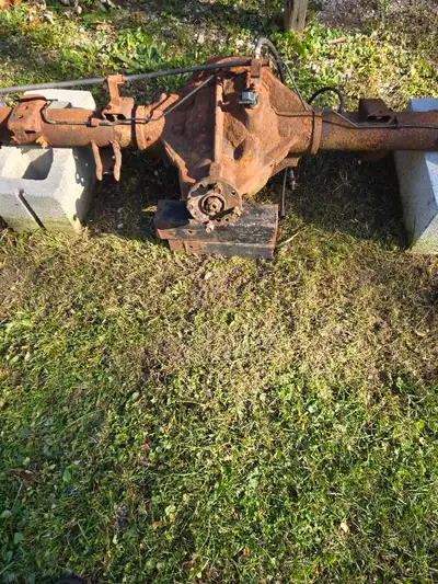12 bolt rear end out of a 4x4 Dodge Dakota. Comes with all mounting hardware.