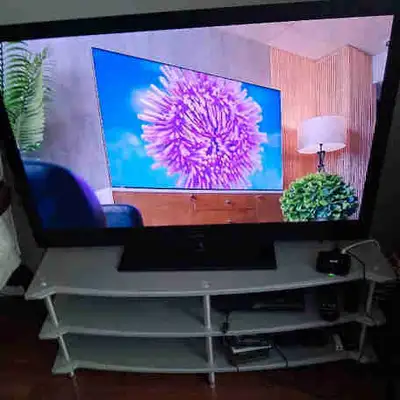 HDMI 46inch TV, Includes ROKU STICK and CHROME  CAST STICK, View more