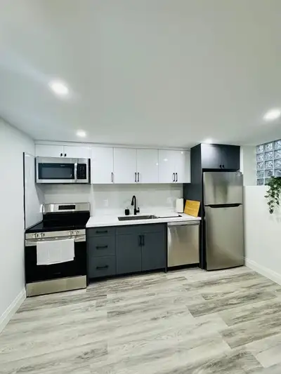 Freshly Renovated 1 bed, 1 den, 1 Bath Home for Rent – Kitchener Move-in ready and designed for comf...