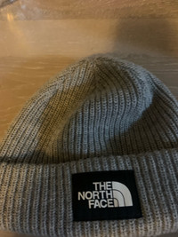 Brand new Unisex North Face Toque - 10$ 