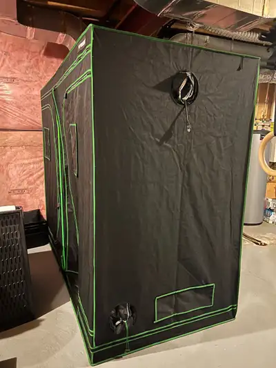 Grow tent vivosun with a LED lamp, View more