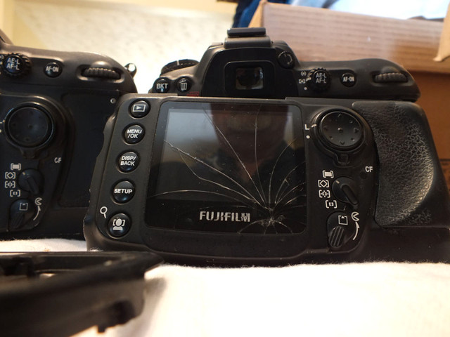 Two Fujifilm S5 Pro DSLR bodies for parts. Nikon F mount. in Cameras & Camcorders in St. Catharines - Image 4