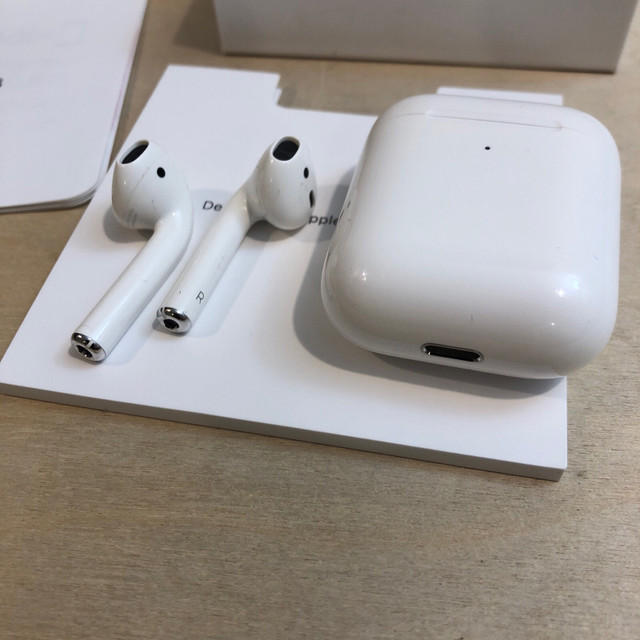 Apple AirPods (2nd Gen) with Wireless Charging Case MRXJ2AM/A in Cell Phone Accessories in Ottawa - Image 3