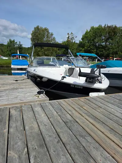 2006 regal 1900 bowrider, 4.3gxi 225 hp ,full stand up enclosure included, 716 hrs ,everything works...
