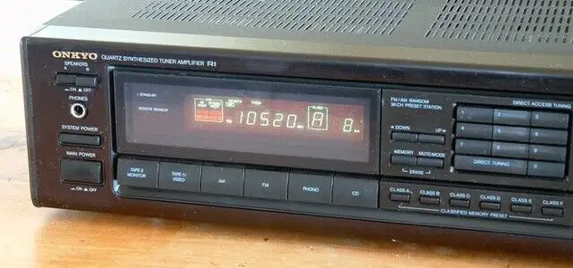 ONKYO TX-902 Quartz Synthesized Tuner Amplifier for sale in Stereo Systems & Home Theatre in Markham / York Region - Image 2