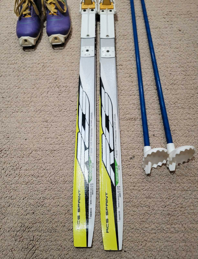 Cross Country Ski set - Youth pkg -  1 - 1.5 = EU 32 in Ski in Winnipeg - Image 3