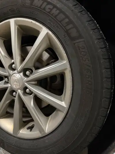 ALL SEASON MICHELIN TIRES WITH 75% GOOD CONDITION (4) TIRE SIZE - 205/65/R16 Good for Sedans Rims no...