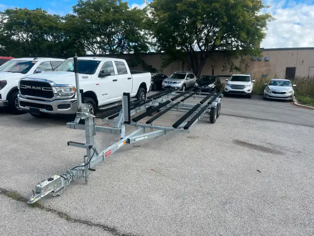 1 YEAR OLD BOAT TRAILER 2024 in Boat Parts, Trailers & Accessories in Hamilton - Image 3