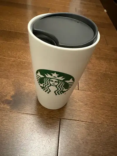 Keep your coffee warm on the go with this Starbucks travel mug! This is a used 12oz ceramic travel m...
