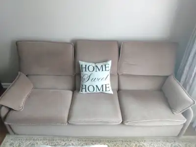 LIVRAISON POSSIBLE pour 1$/km DELIVERY POSSIBLE for $1/km RABAIS 96% Divan sofa 3 places et causeuse...