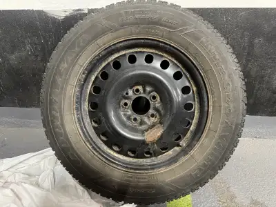 A set 235/65/17 Goodyear winter tires, Good for at least 2 more seasons Will fit 2015+ Honda/Acura/T...