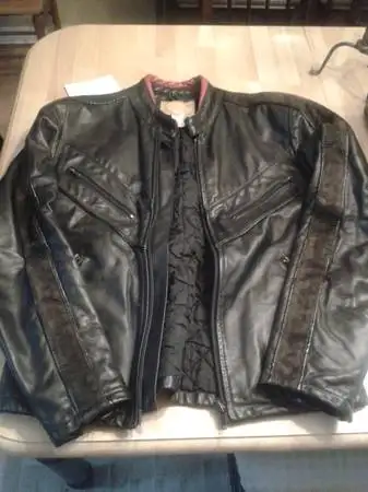 Got a vintage motorcycle jacket in great condition and is from the 80's. It's got thick leather and...