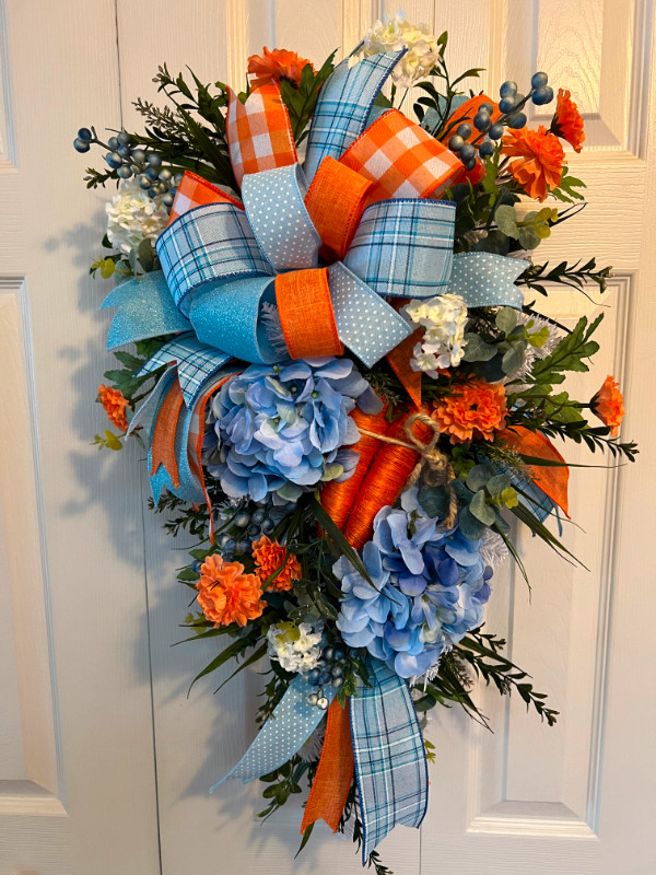 Beautiful, Easter/Spring/Summer Wreath in Home Décor & Accents in Ottawa