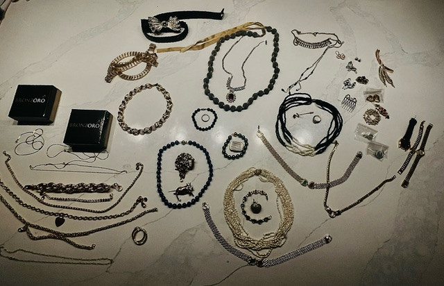 Lot of Vintage Estate Jewelry: Pearl, Costume, 925, Etc in Jewellery & Watches in City of Toronto