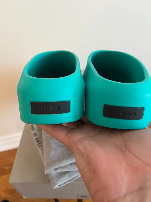 Fear of God California 2.0 in mint color sz 43 (10-10.5) in Men's Shoes in City of Montréal - Image 4