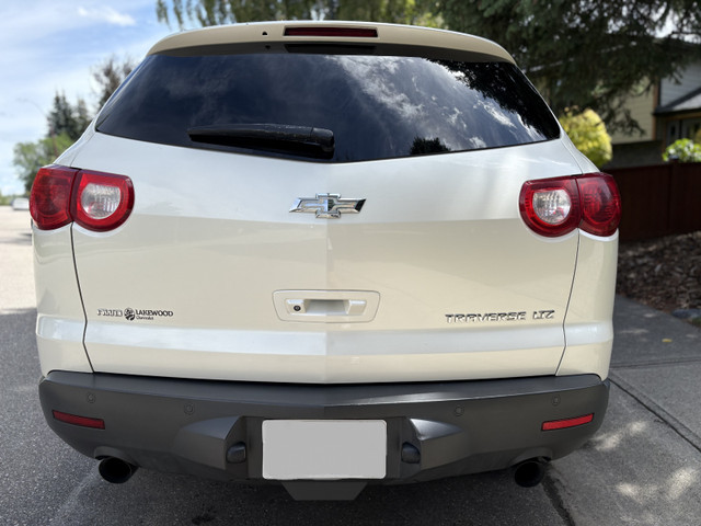 2011 Chevrolet Traverse LTZ in Cars & Trucks in Calgary - Image 3