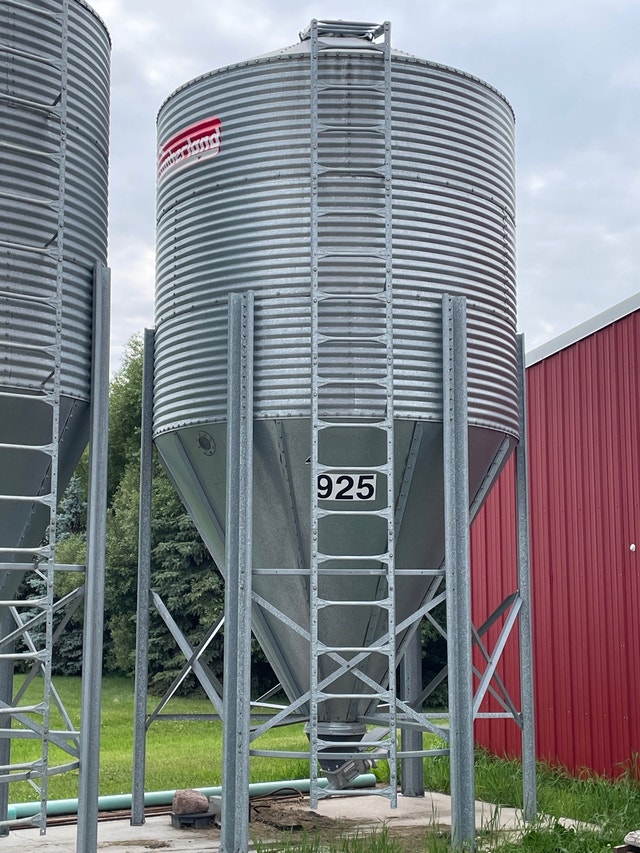 Cumberland feed bins Farming Equipment Winnipeg Kijiji