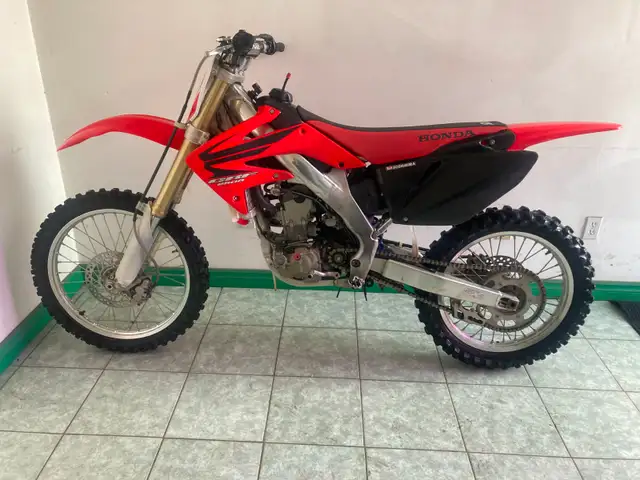 2007 CRF250R in Dirt Bikes & Motocross in Mississauga / Peel Region - Image 4