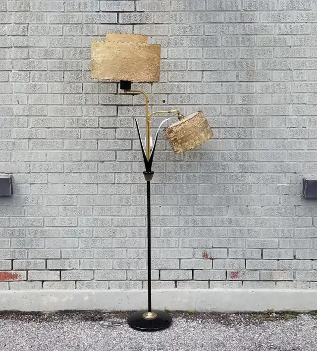 Thau’s Cdn mcm atomic metal floor lamp 2 fibreglass shades 1950s in Indoor Lighting & Fans in Ottawa - Image 2