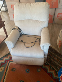 Brand new condition LA-Z-BOY lift chair recliner 