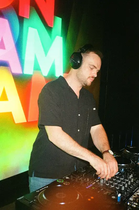 Professional DJ - Weddings, Parties & Events62863244143362121
