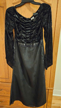 Black dress/ robe noire (12-14) 