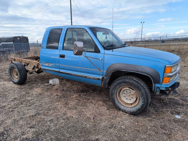 Parting out 94 Chevy K2500 in Cars & Trucks in Grande Prairie - Image 2