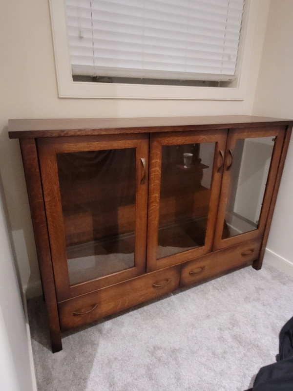 AMISH HAND MADE QUARTER SAWN WHITE OAK DISPLAY CABINET in Hutches & Display Cabinets in Lethbridge