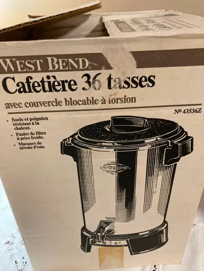 Cafetière à percolation 36 tasses modèle West Bend 43536Z, View more