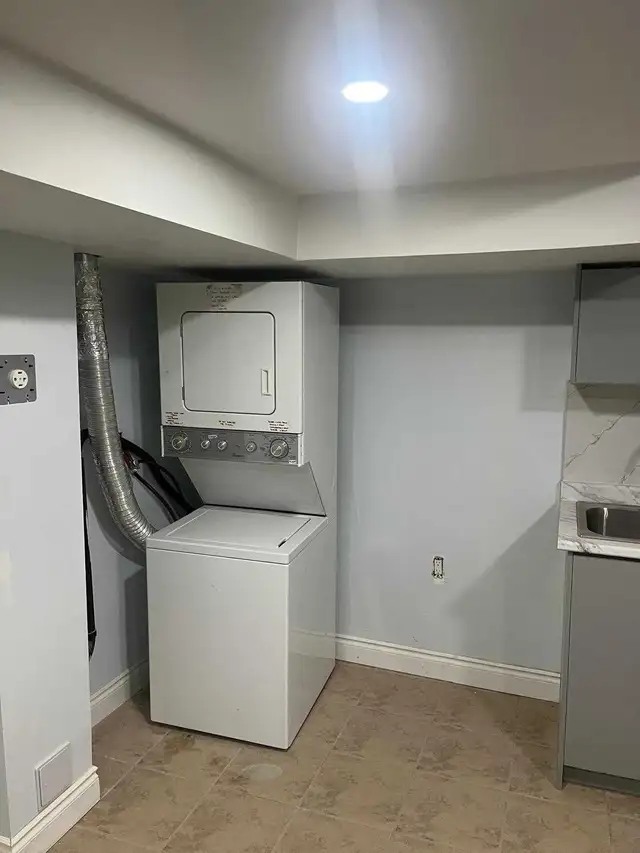 large 2 bedroom basement available from June 1st in Long Term Rentals in Mississauga / Peel Region - Image 6