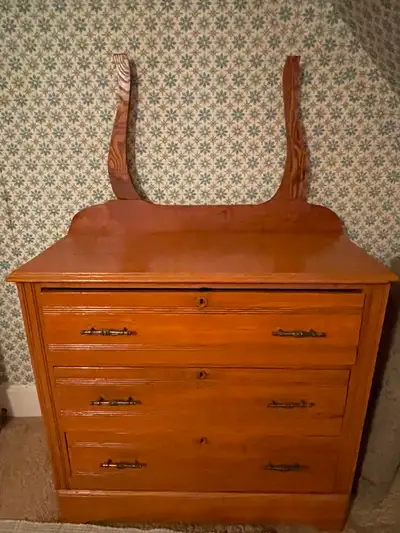 Bureau antique en bois, View more