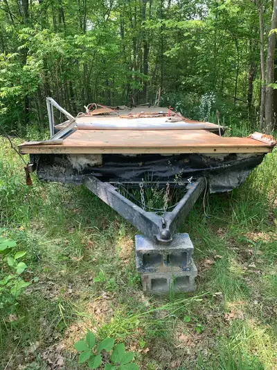 Trailer double axle 25 footer all good to move Call 6135472203 Text 6139856598 Or email