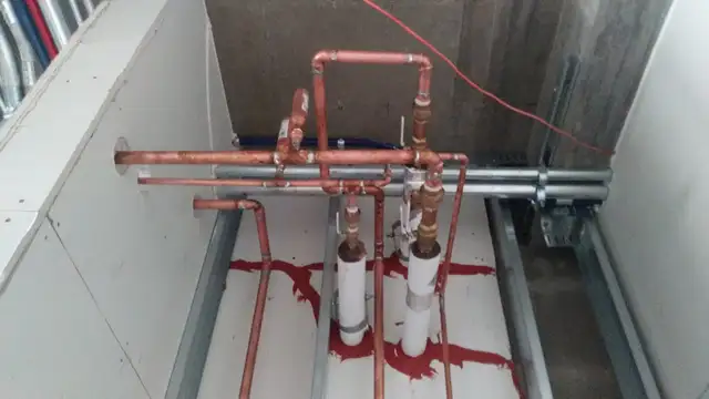 Plomberie Le Fil Bleu, Plumbing the Blue Wire418454807574620168