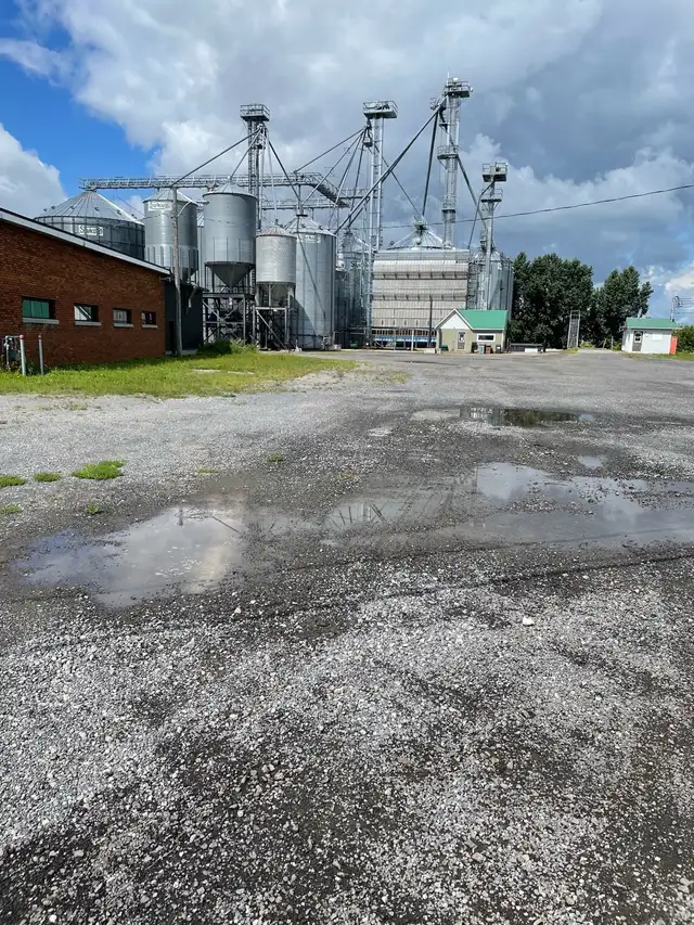 Espace industriel à louer avec grand espace extérieur in Other Business & Industrial in Longueuil / South Shore - Image 3