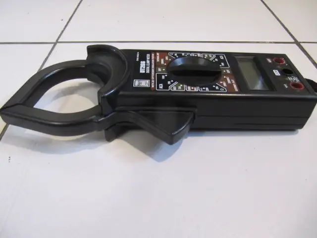 Power Fist Model DT266 Digital Clamp Meter In Good Condition in Hand Tools in Mississauga / Peel Region - Image 5