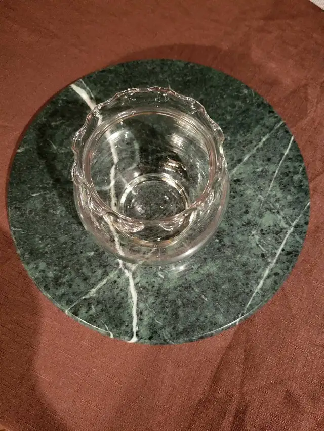 Vase en verre avec bordure en dentelle in Hobbies & Crafts in Québec City - Image 3