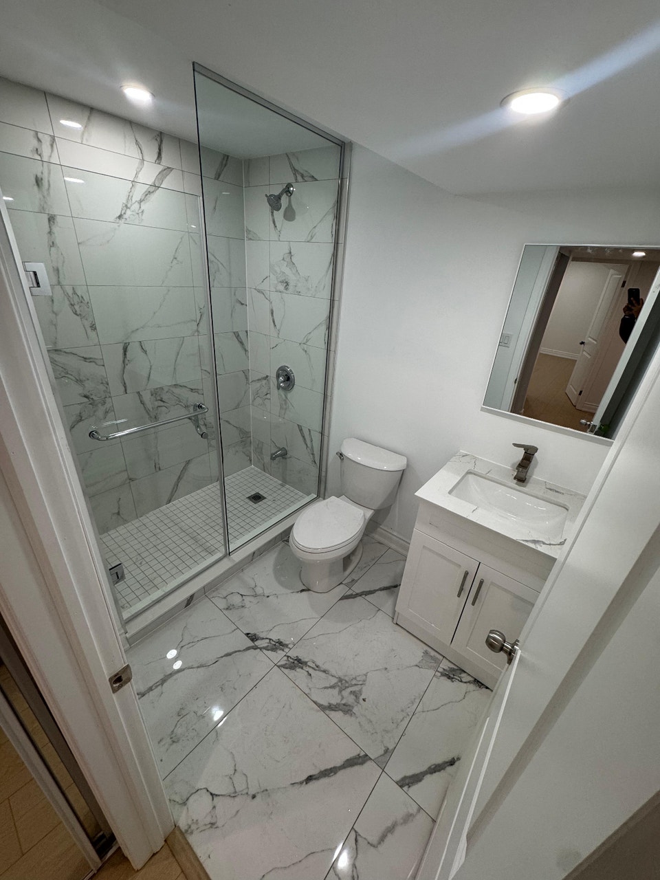 2 Bedroom 1 Bathroom Basement Apartment 5