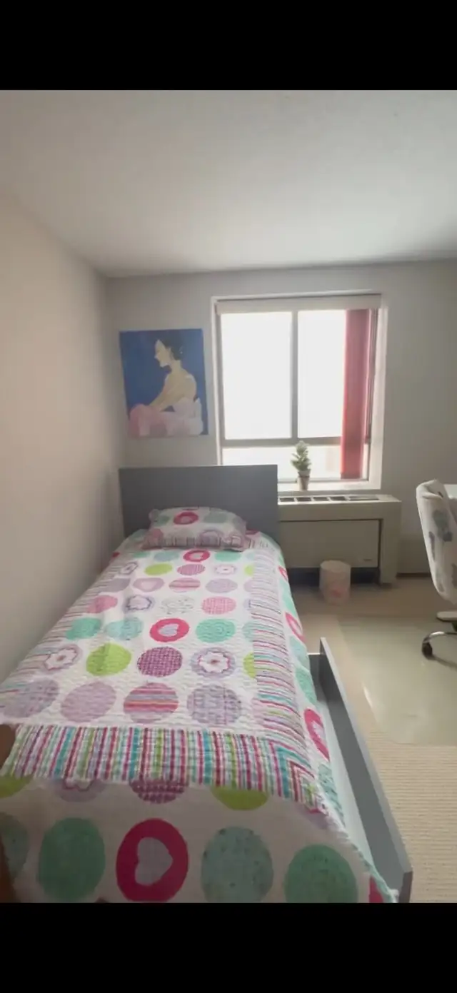 Furnished Room in Kanata - Female Roomate only 63234528347265121