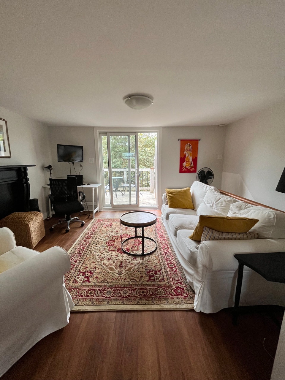 Fully furnished and equipped 1 bed 1 bath downtown with balcony 2