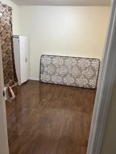 1 bedroom available for rent on 2nd floor of the house. It is near Trinity Commons Brampton and 2 mi...