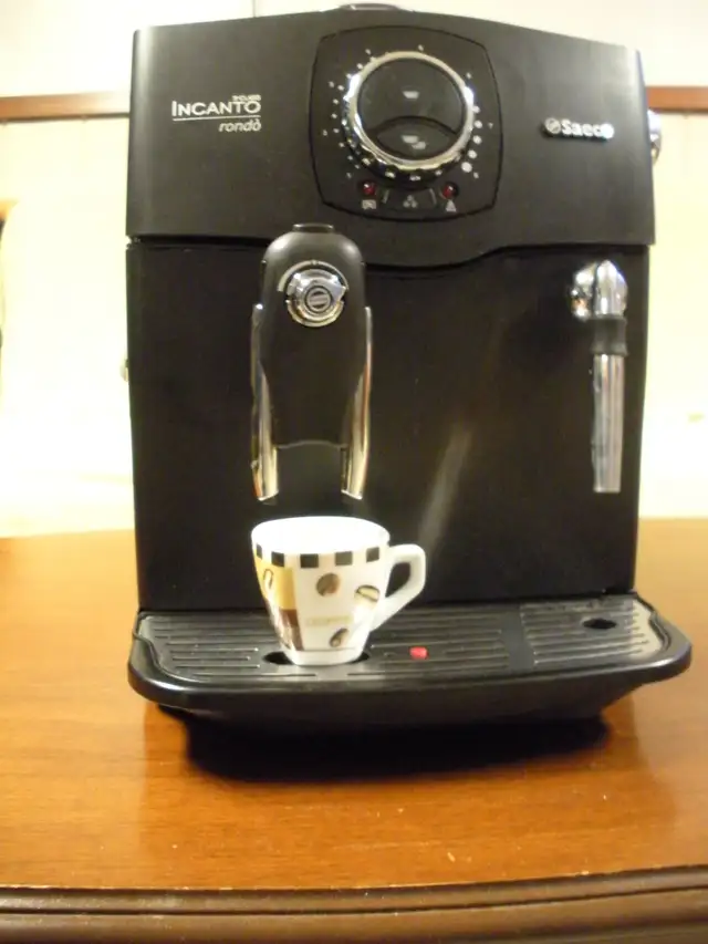 Saeco Incanto Rondò S-Class Espresso Machine in Coffee Makers in Stratford - Image 3